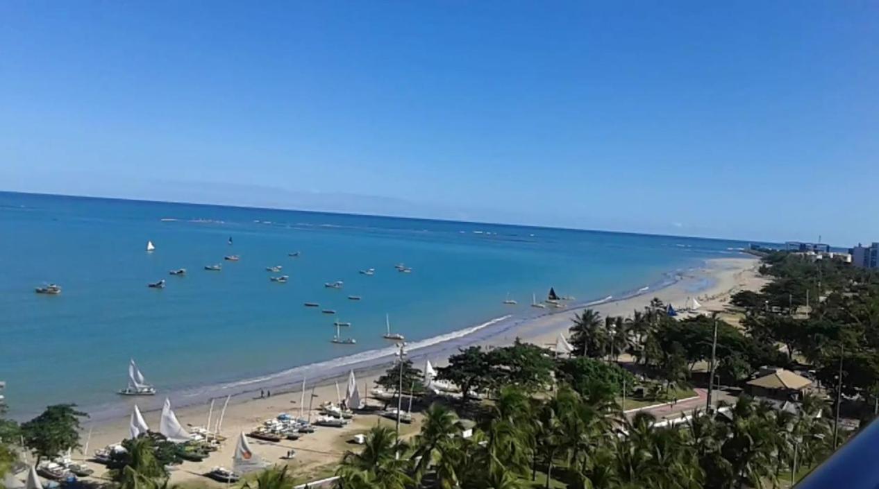 Na Beira Mar: Pajuçara Beachfront With Ocean View Aparthotel Maceió